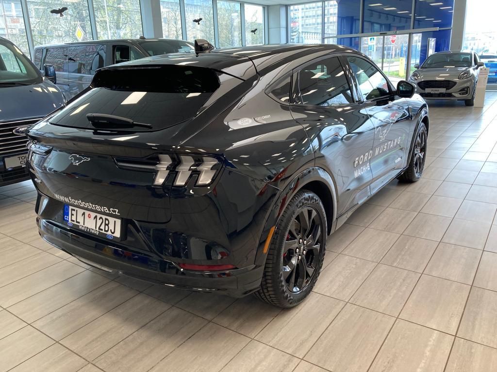 Ford Mustang Mach-E, Premium 351k 99 kWh 5D - fotka 5