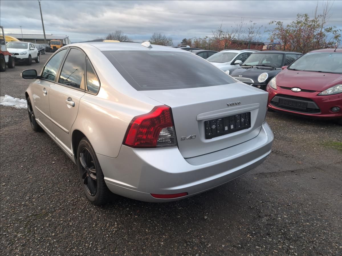 Volvo S40, 1,6 D Momentum - fotka 6