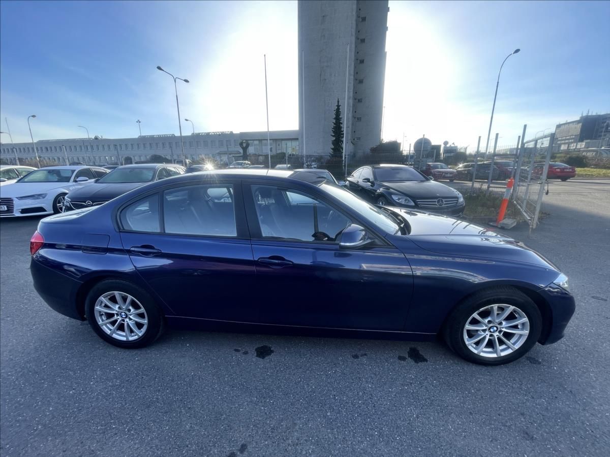 BMW Řada 3, 2,0 318d ADVANTAGE - fotka 4
