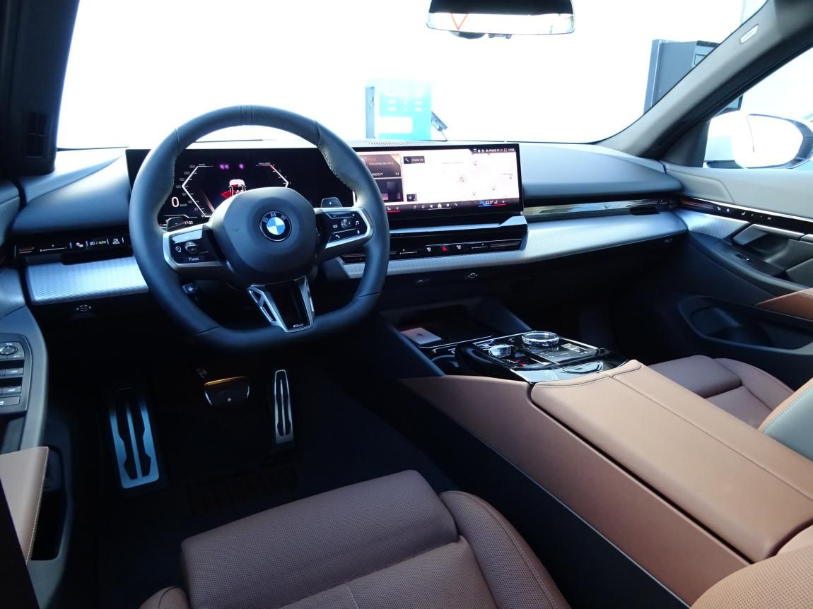 BMW Řada 5, 520d xDrive - fotka 4