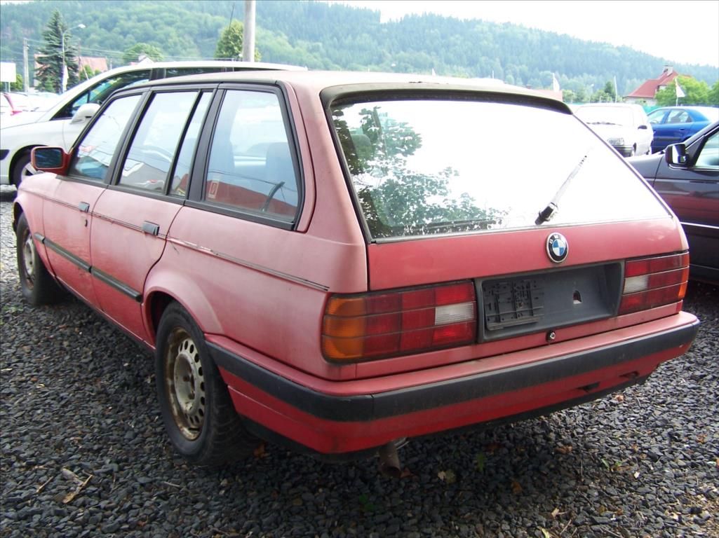 BMW Řada 3, 1.8 VETERÁN Vada motoru, koroz - fotka 3