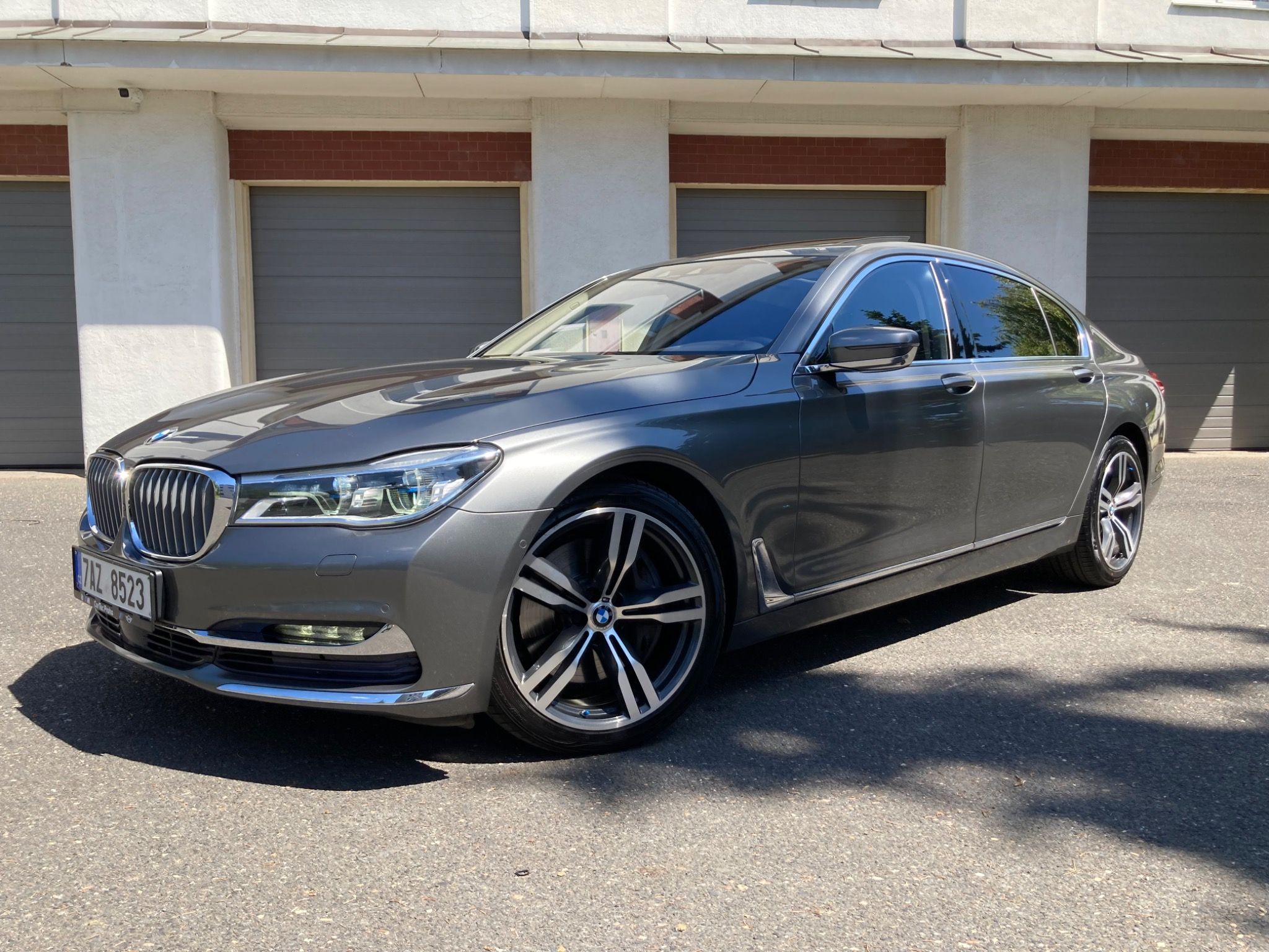 BMW Řada 7, 750Li X-Drive V8 330kW FULL - fotka 2