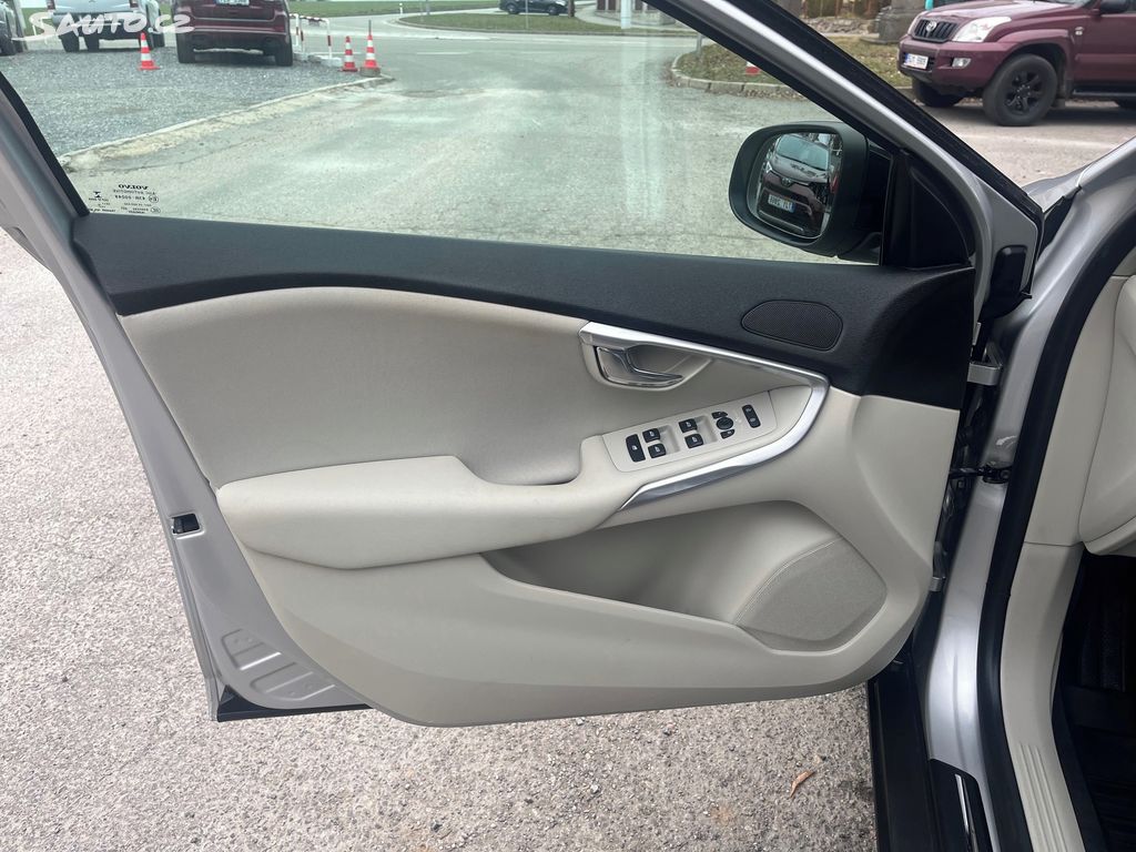 Volvo V40, fotka 8