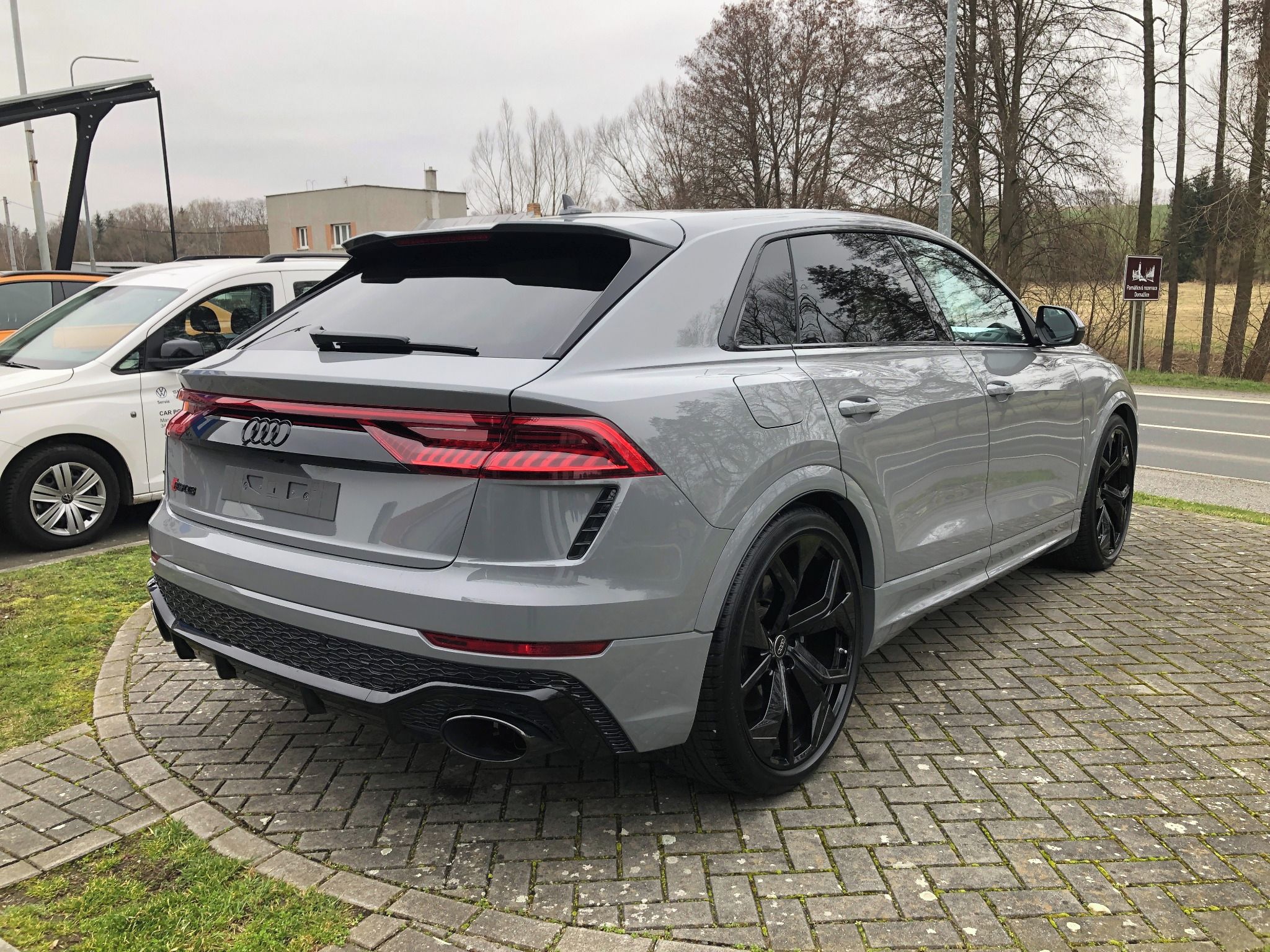 Audi RS Q8, kůže Valcona, Bang Olufsen - fotka 4