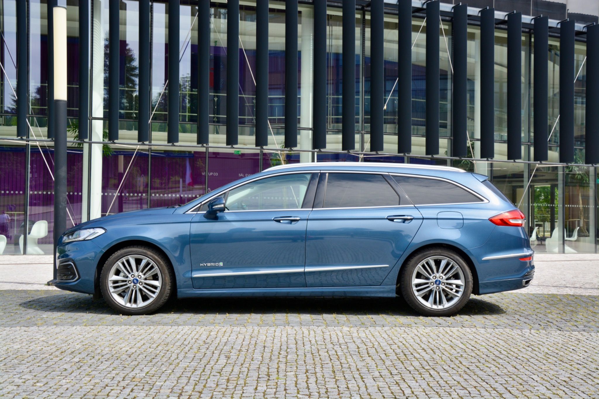Ford Mondeo, 2.0 187ps Hybrid ecvT VIGNALE - fotka 2