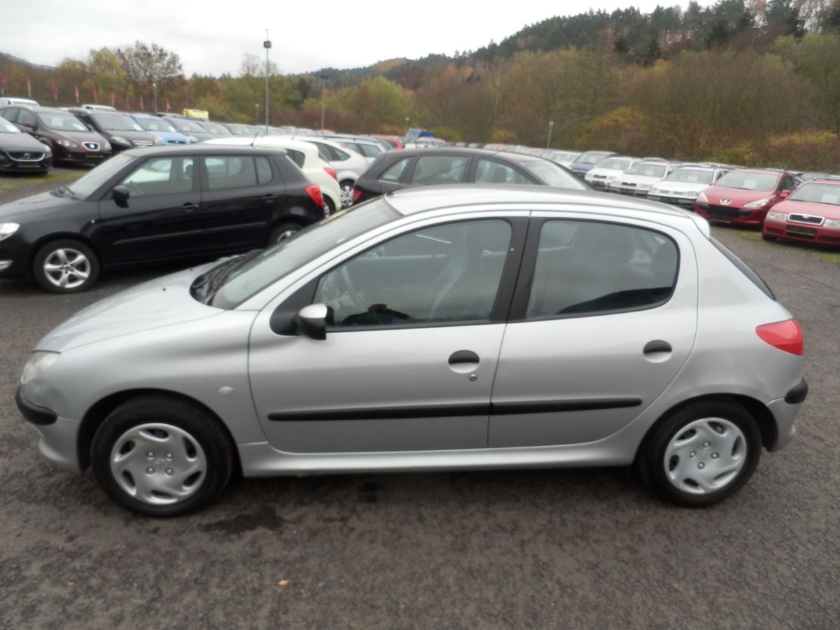 Peugeot 206, 1,6 65KW KLIMA - fotka 3