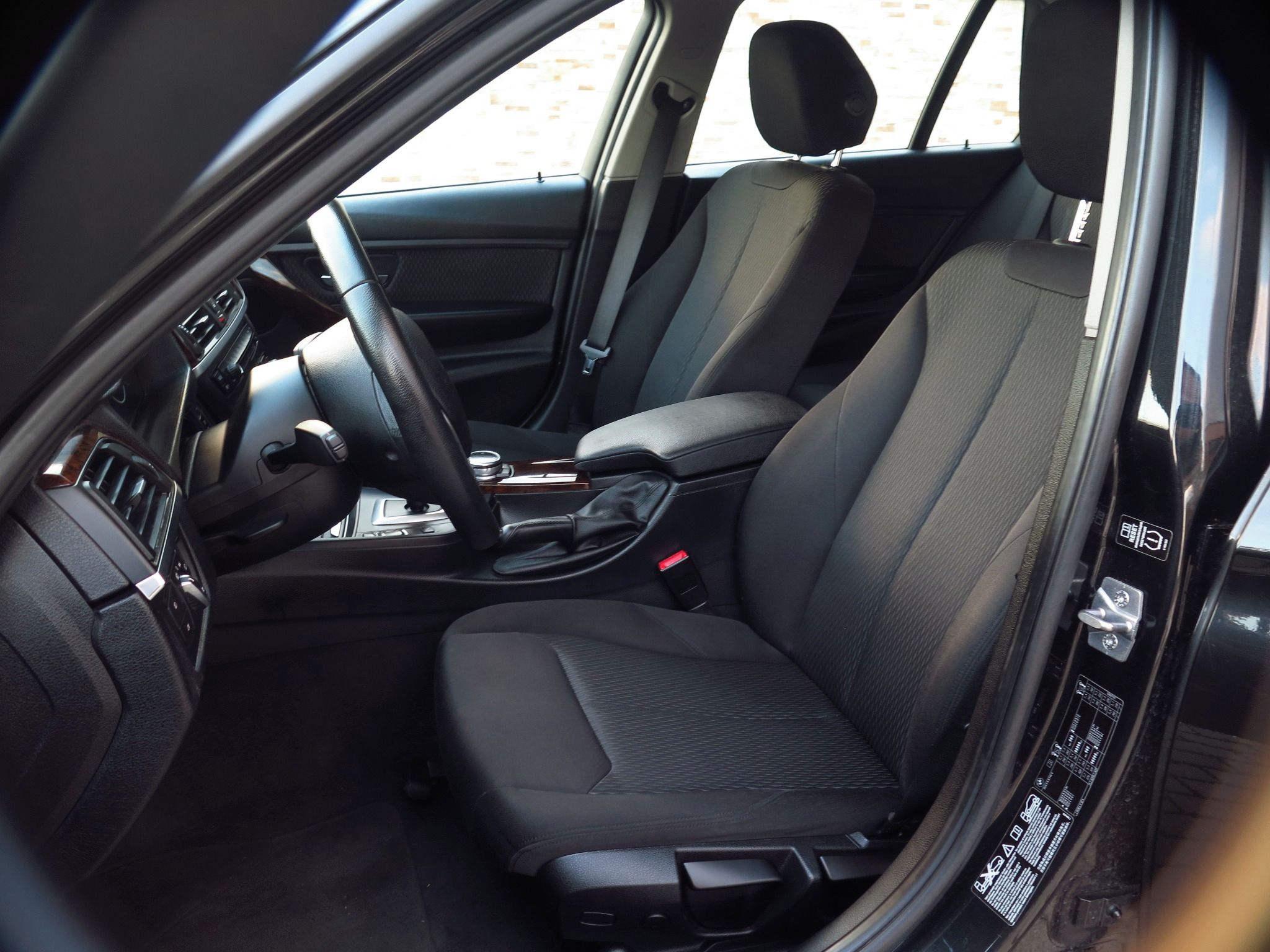 BMW Řada 3, 320i xDrive, Xenon, 4x4 pohon - fotka 4