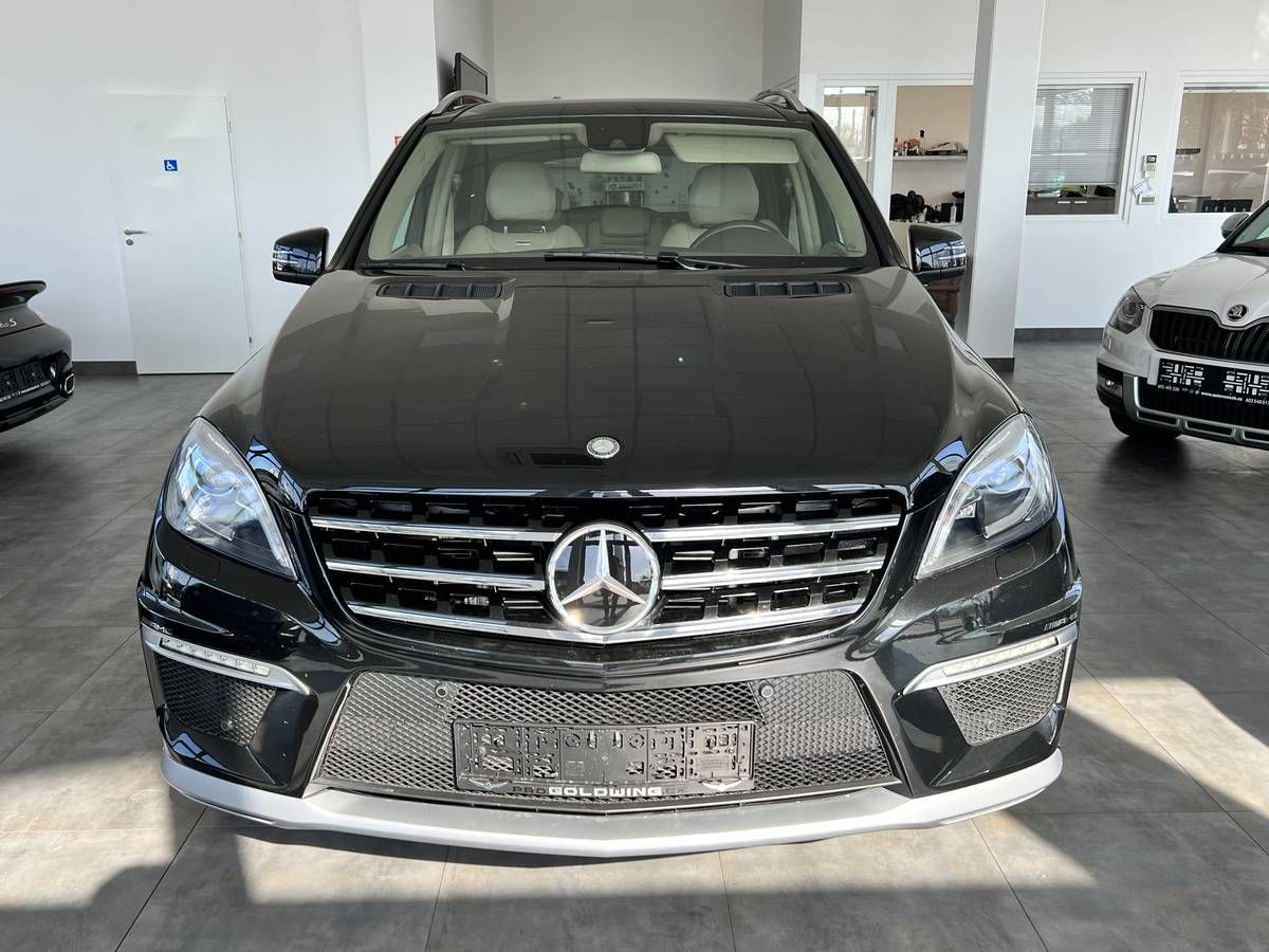 Mercedes-Benz Třídy M, ML 63 AMG V8 BITURBO 4-MATIC - fotka 2