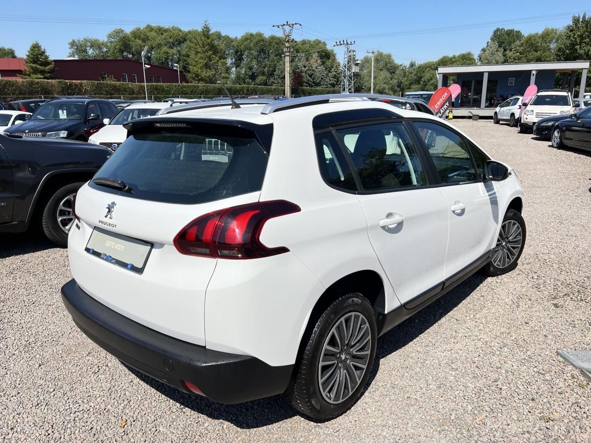 Peugeot 2008, 1.2i 60kw nové ČR 1.Maj Klima - fotka 3