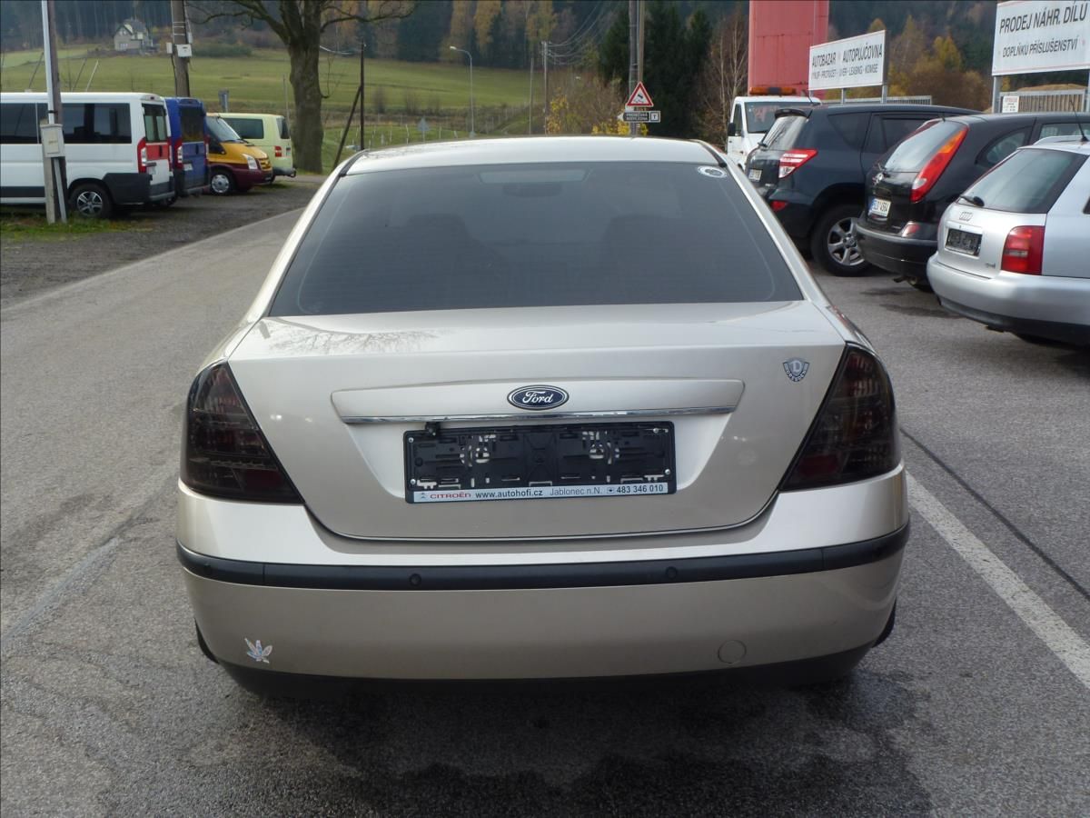 Ford Mondeo, 2,5 i V6 24V Ghia Automat - fotka 6