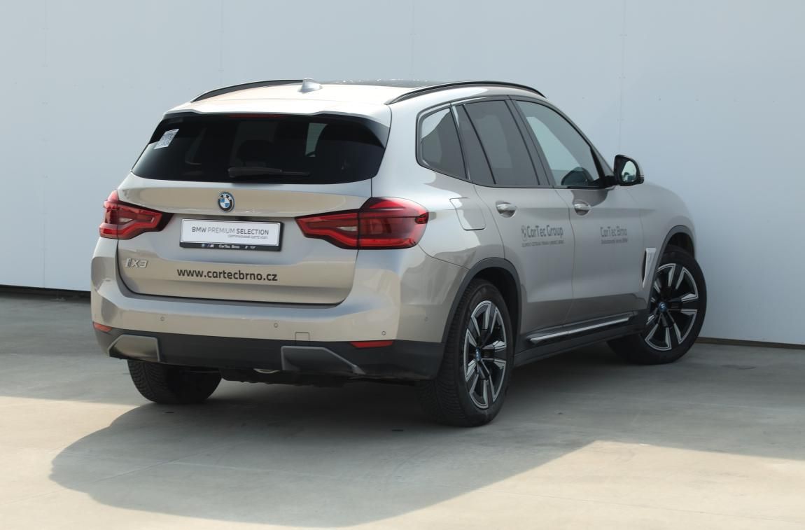 BMW iX3 - fotka 4