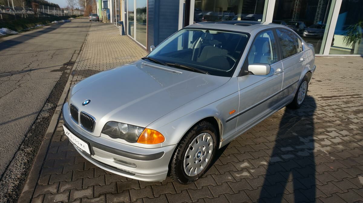BMW Řada 3, 320i - fotka 3