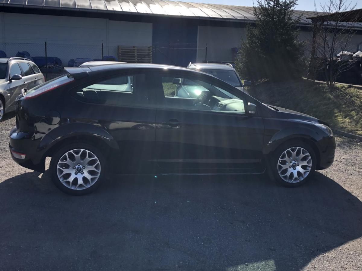 Ford Focus, 1,6i 16V SPORT - fotka 5