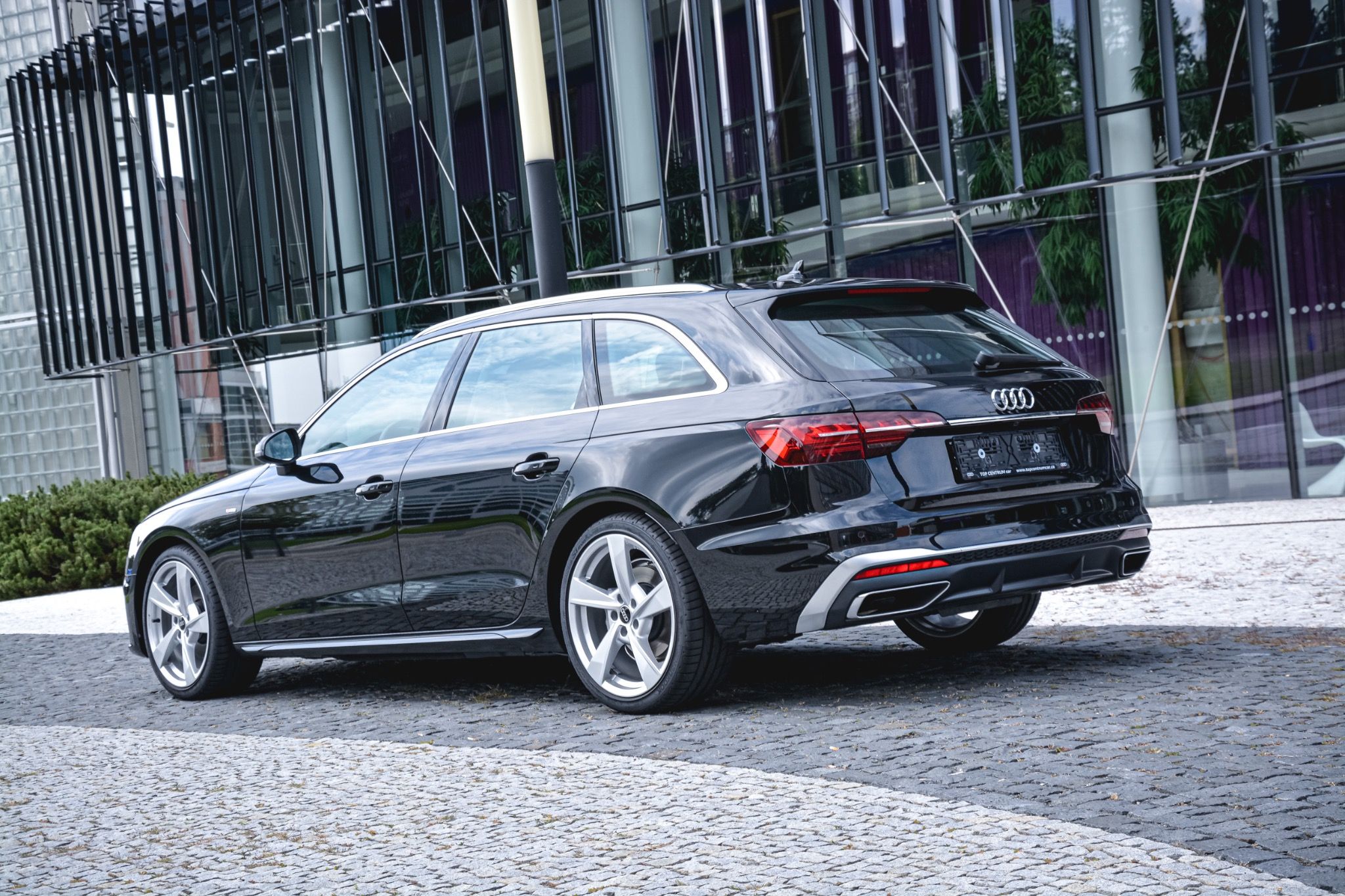 Audi A4 Avant, S line 35 TFSI 110 kW - fotka 5