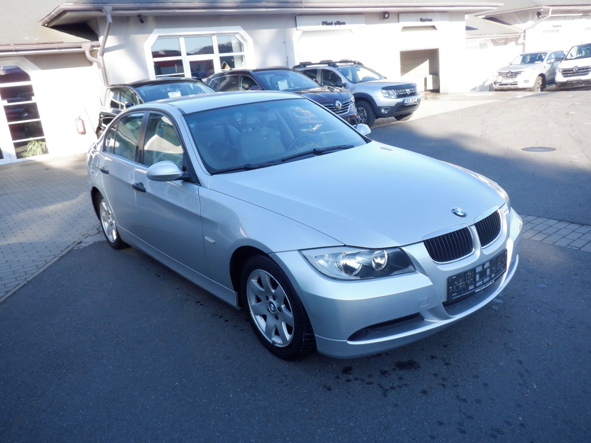 BMW Řada 3, 2.0i - fotka 3