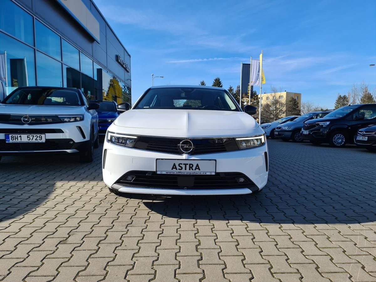 Opel Astra, Edition 1.2 81 kW MT6 - fotka 2
