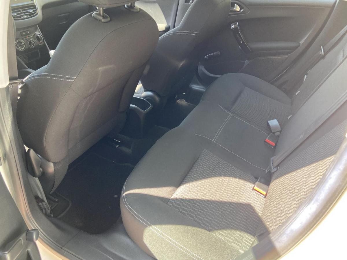 Peugeot 208, 1,2i 60kw - fotka 2