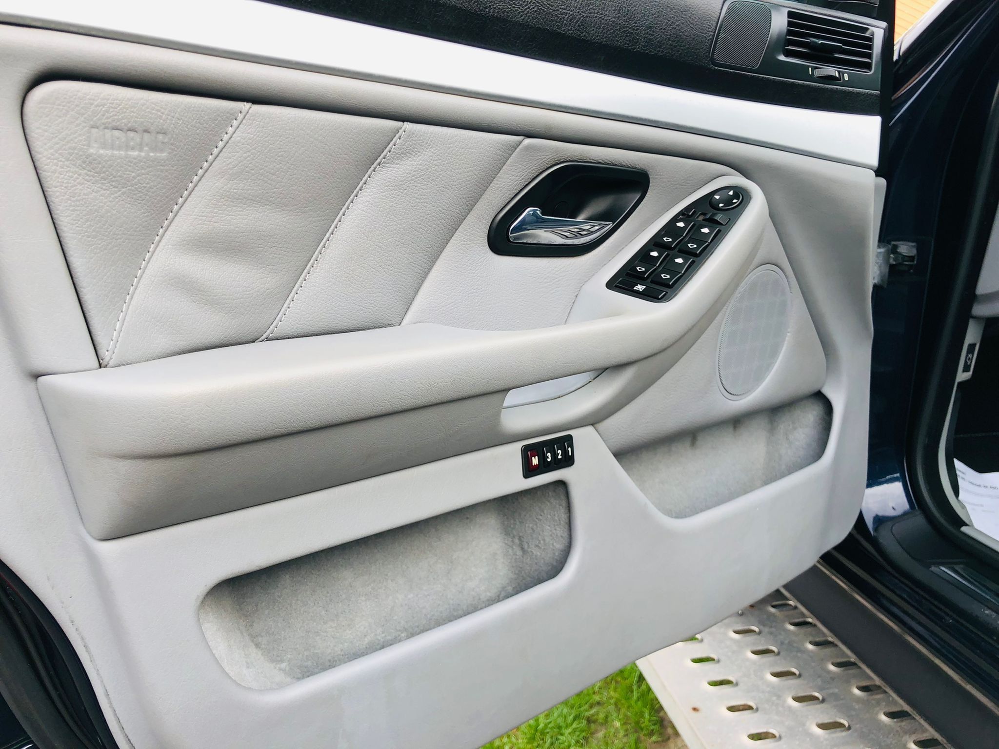 BMW Řada 5, E39 540i - fotka 5