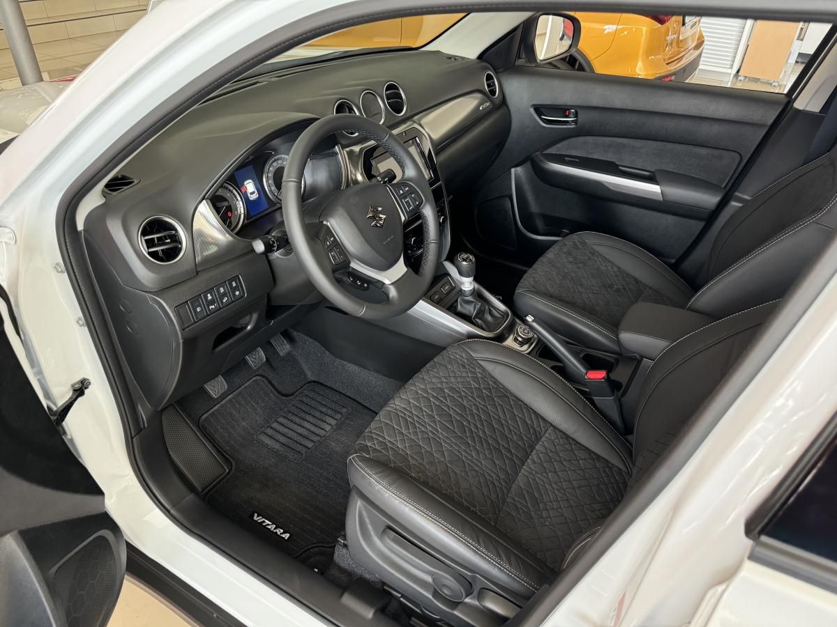 Suzuki Vitara, 1,4 Elegance Panorama Hybrid - fotka 4