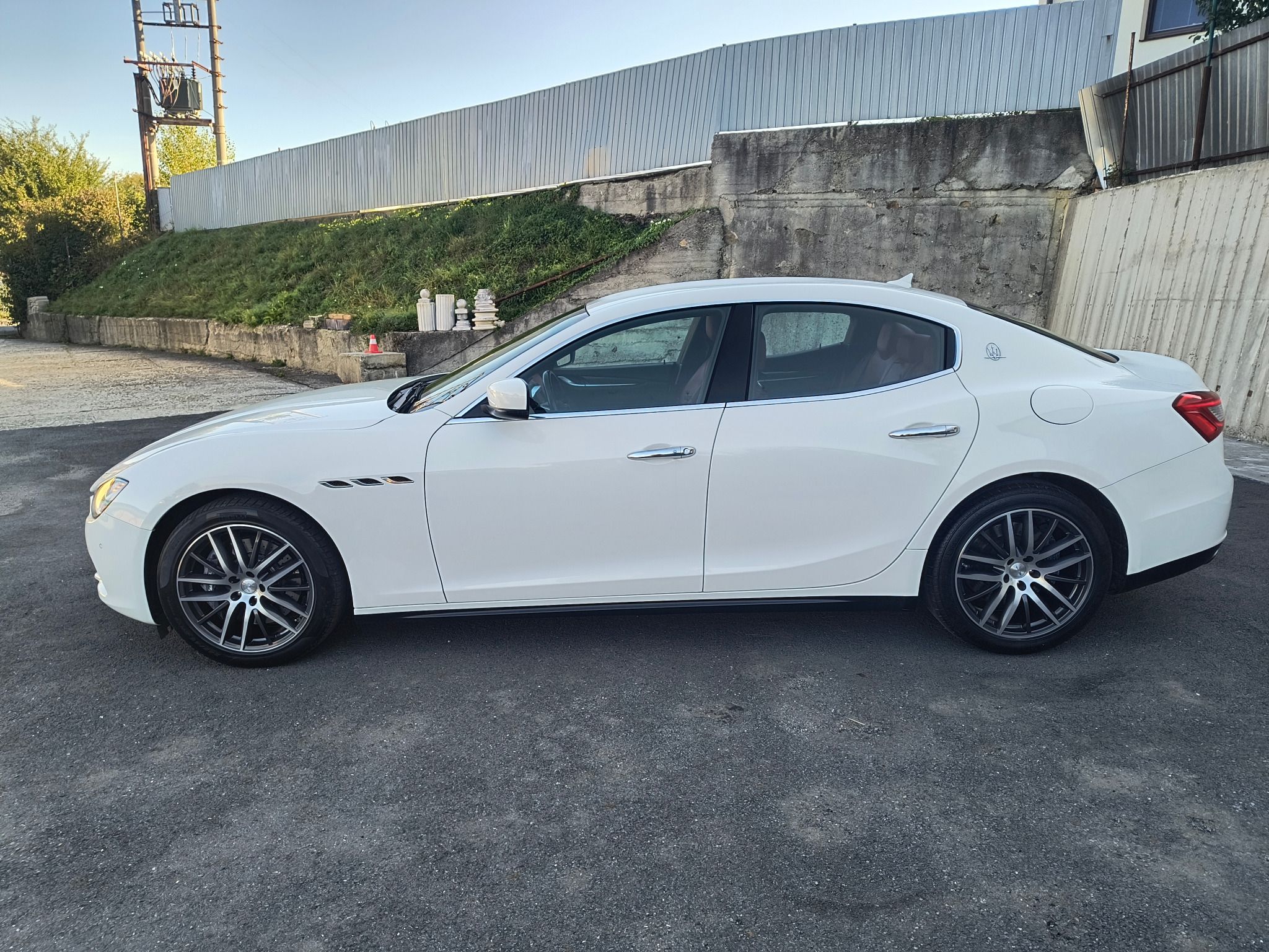 Maserati Ghibli, 3.0 V6 1.MAJ.ČR/DPH/NAVI/2XALU - fotka 3