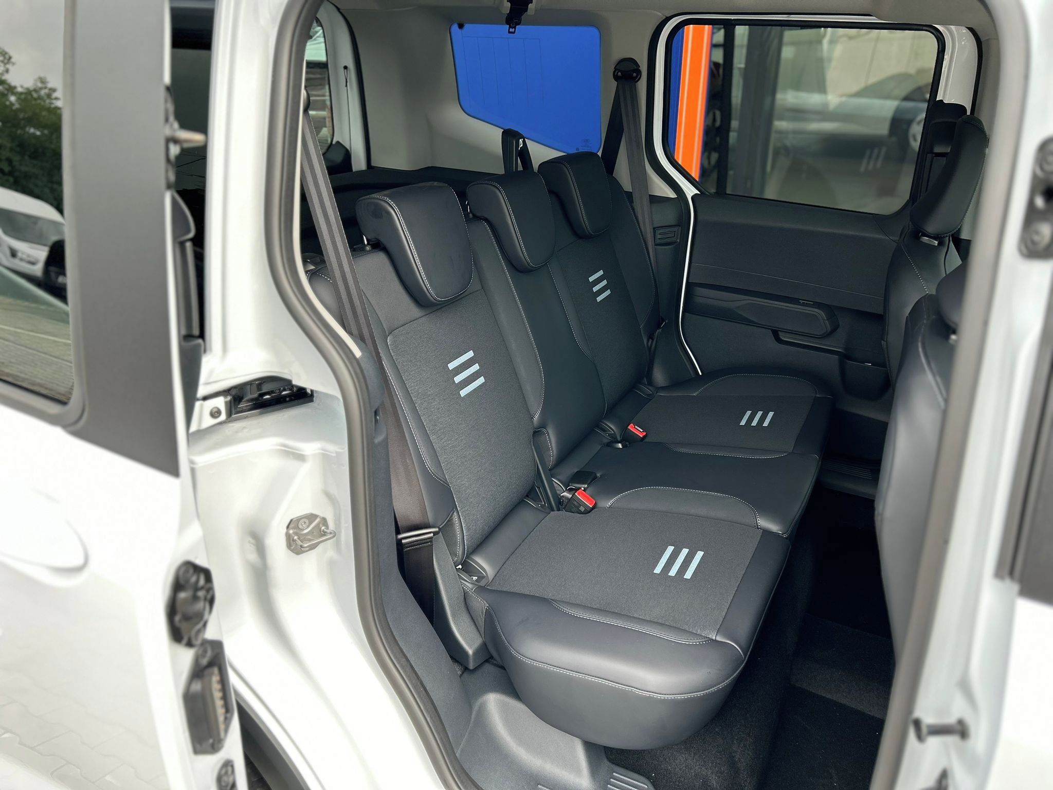 Ford Tourneo Courier, Active 1.0 EcoBoost 92kW AT - fotka 5