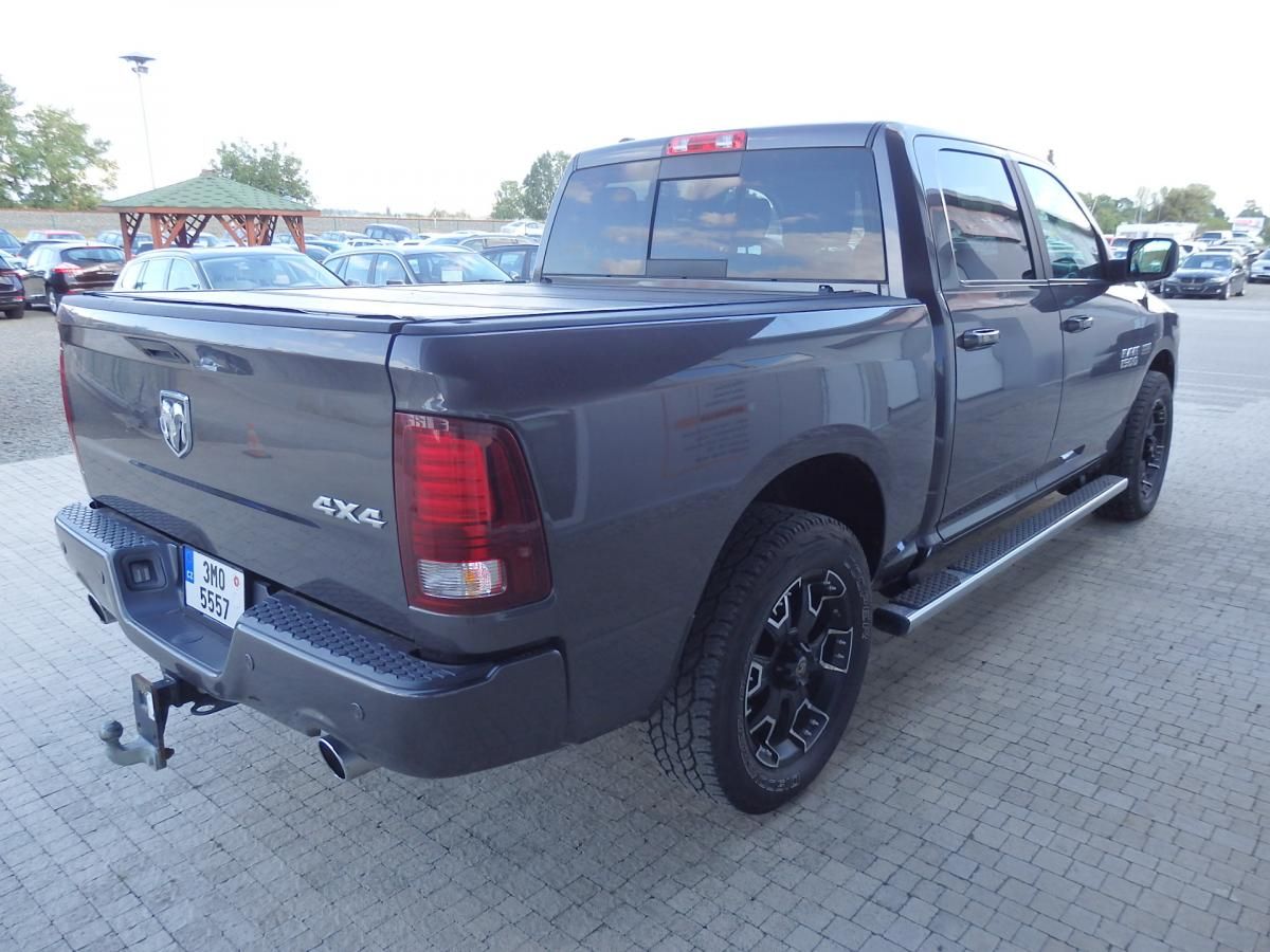 Dodge Ram 1500, 5.7 HEMI 295 kW ZÁVĚS - fotka 4