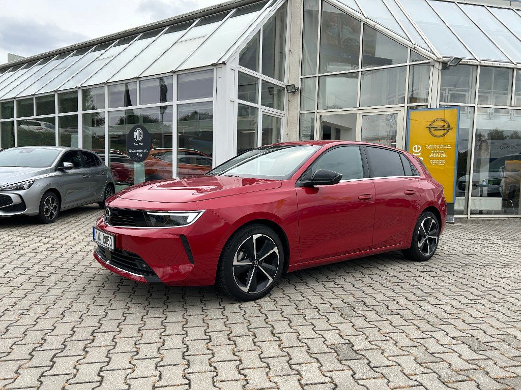 Opel Astra, Elegance 1,2 Turbo 81kW MT6 - fotka 2