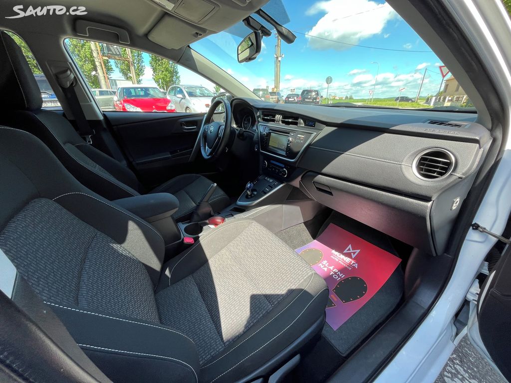Toyota Auris, fotka 14