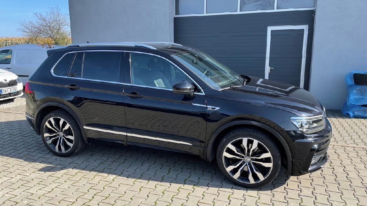 Volkswagen Tiguan, R-Line 2,0 TDI 176kW 4x4 DSG - fotka 3