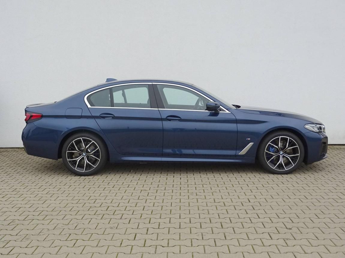 BMW Řada 5, 545e xDrive - fotka 5
