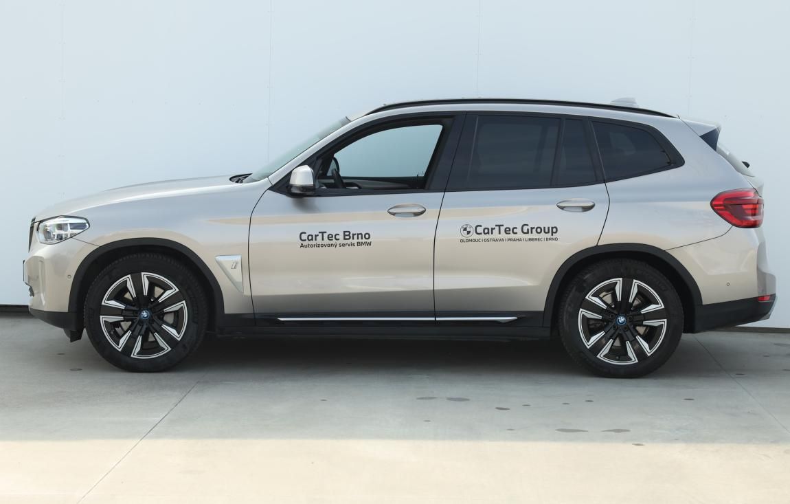 BMW iX3 - fotka 6