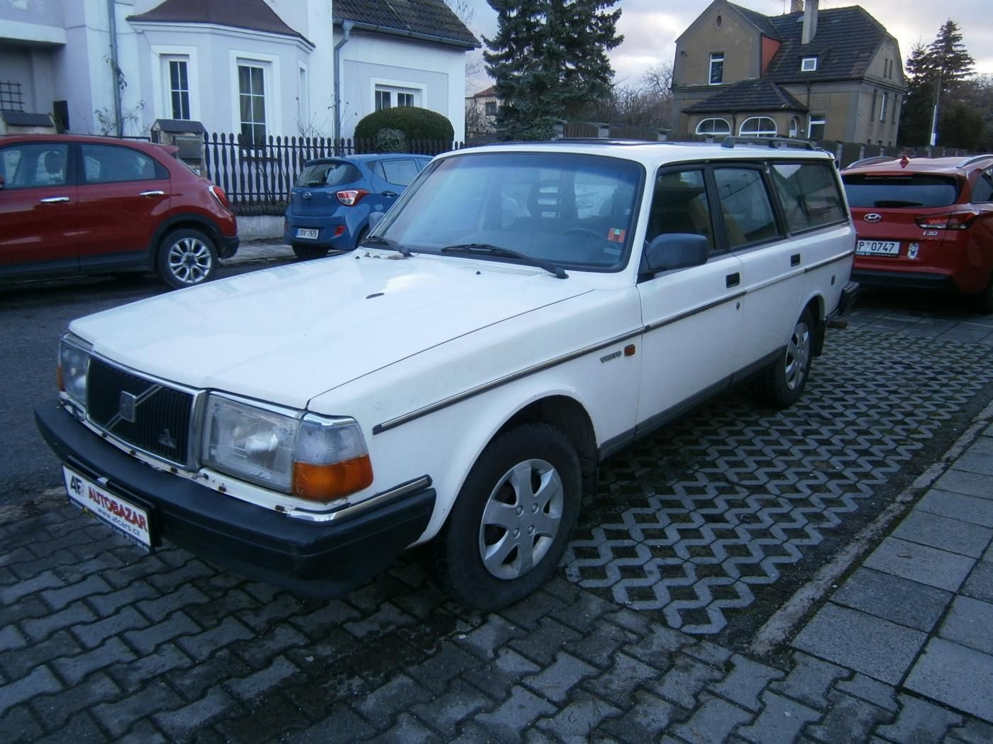 Volvo 240, 2,3 85KW NA RENOVACI - fotka 3