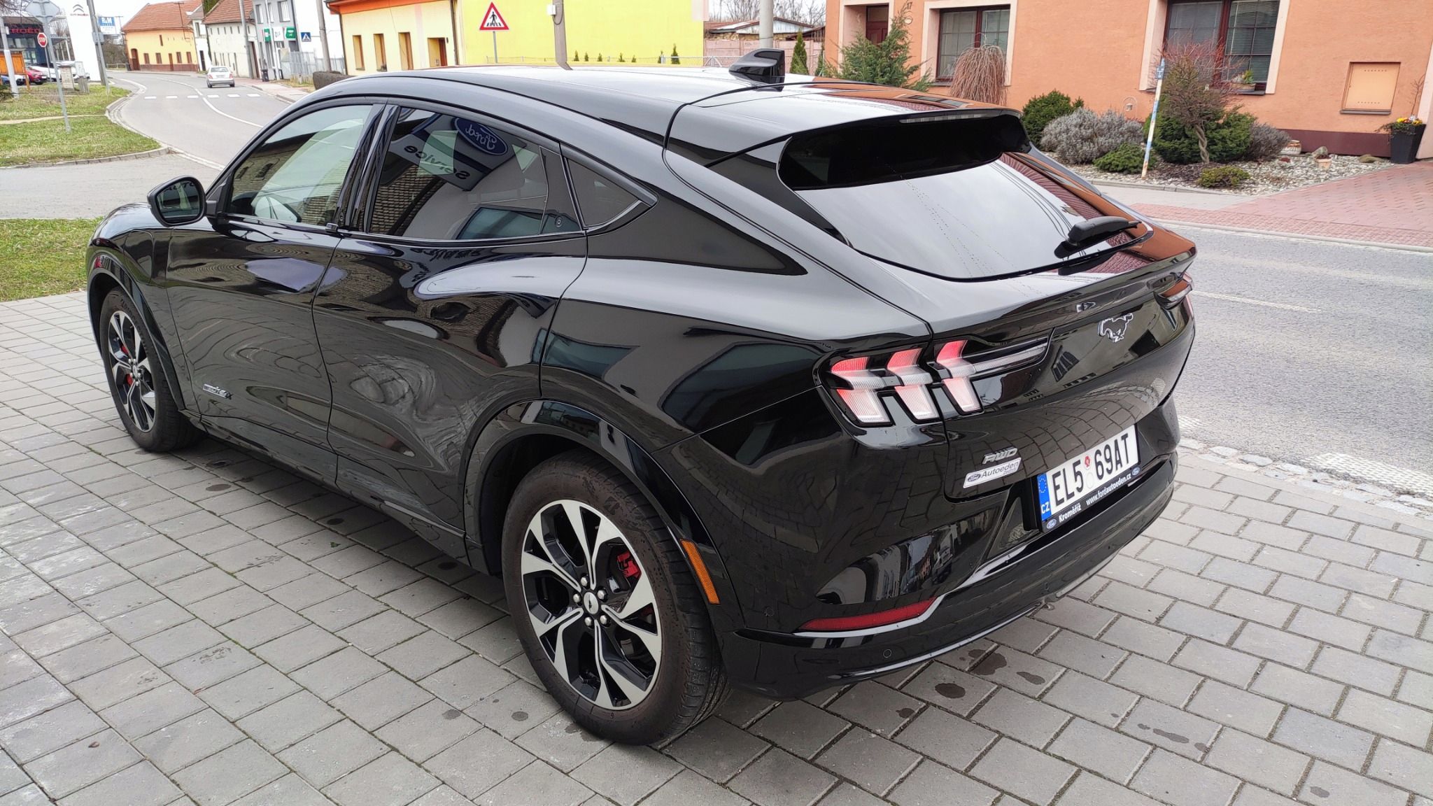 Ford Mustang Mach-E, 4x4 prodloužený dojezd - fotka 6