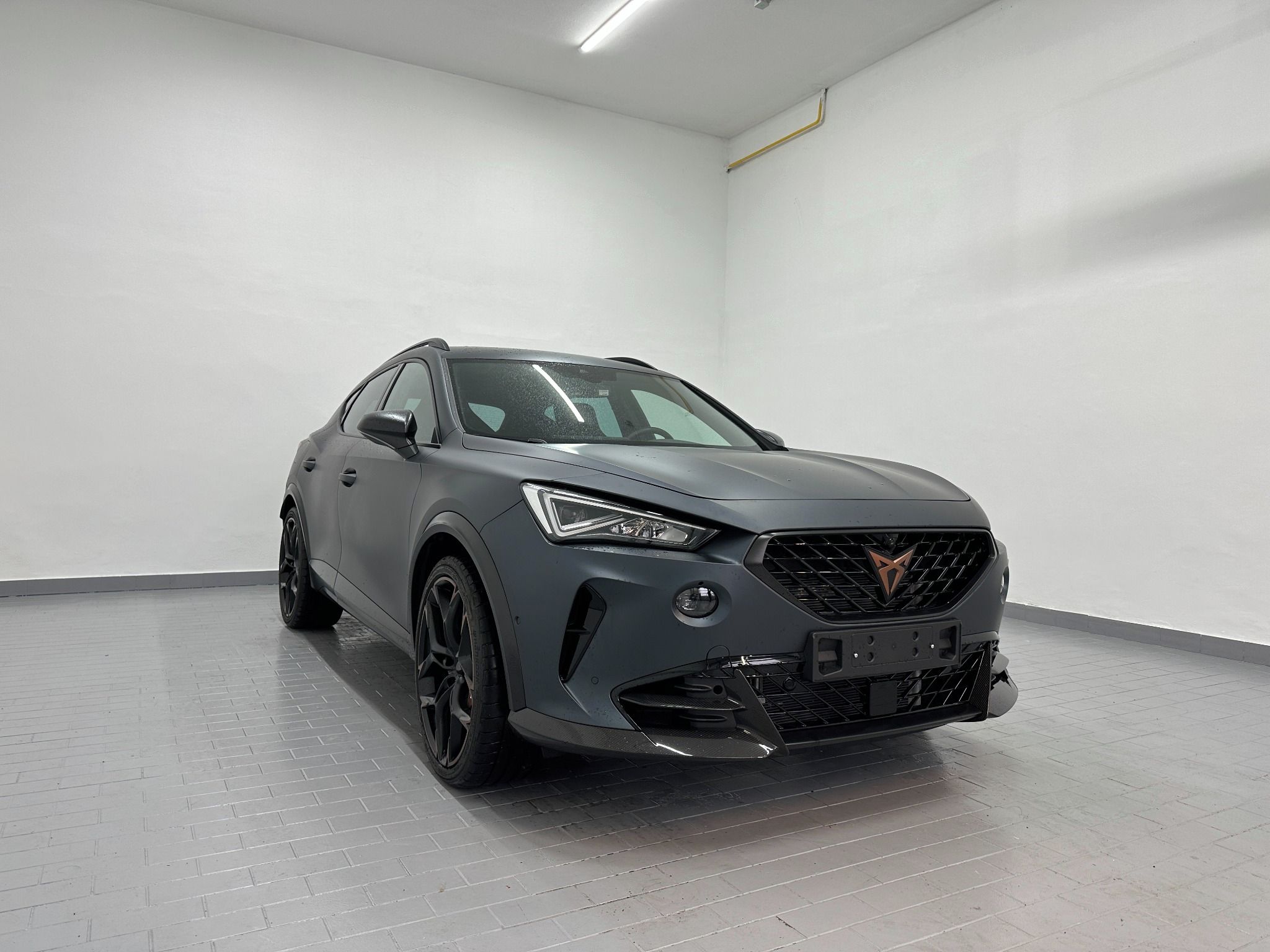 Cupra Formentor, VZ5 - 2.5TSi carbon ext + int - fotka 3