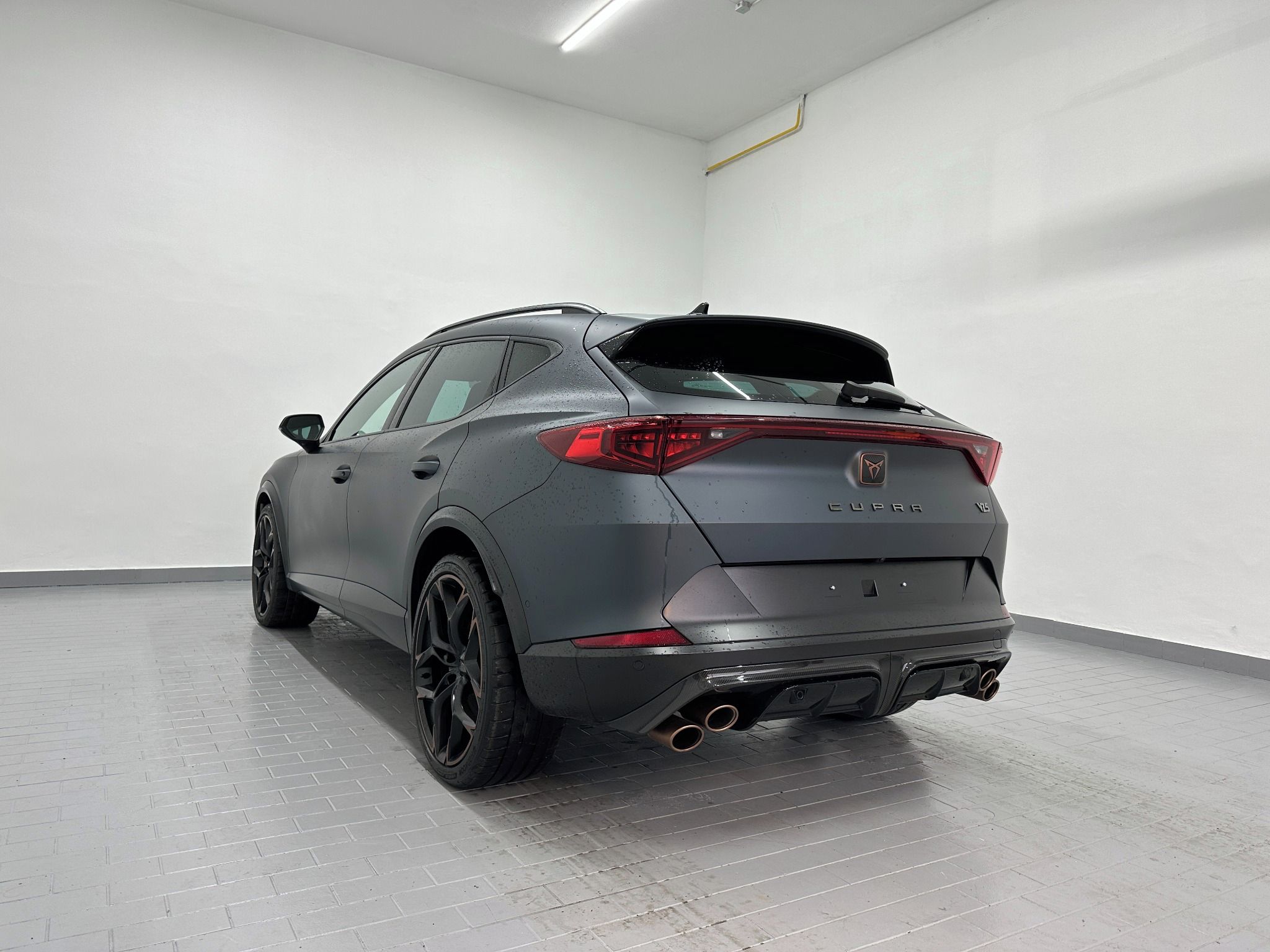 Cupra Formentor, VZ5 - 2.5TSi carbon ext + int - fotka 5