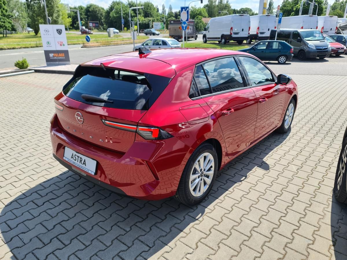 Opel Astra, Edition 1.2 96 kW MT6 - fotka 6