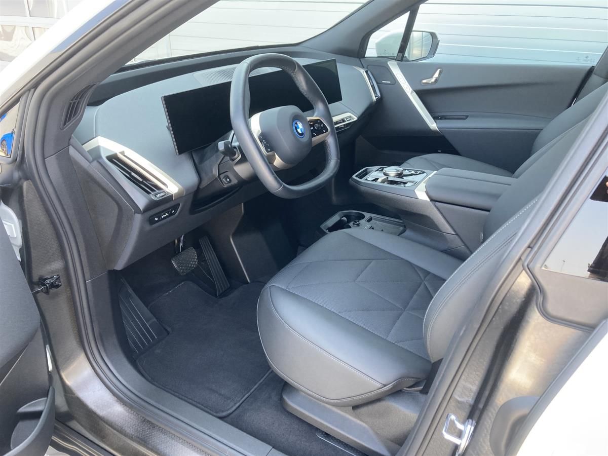 BMW iX, xDrive40 - fotka 5