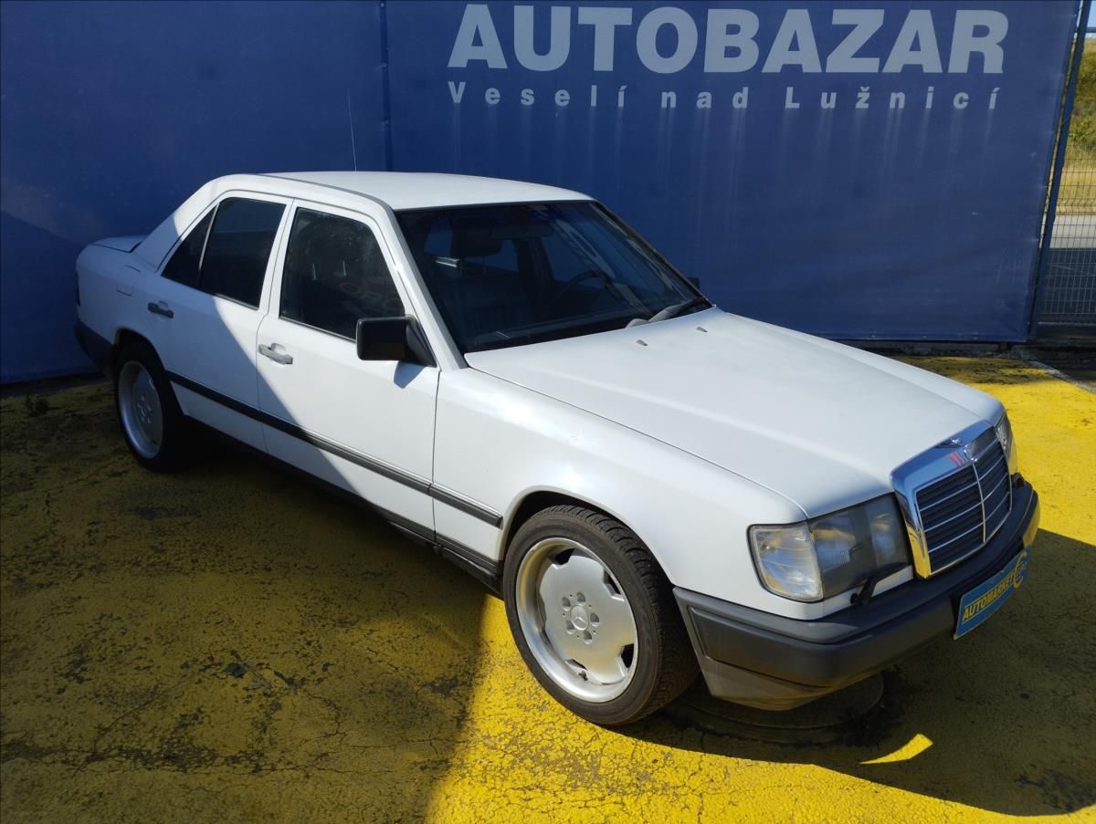 Mercedes-Benz 124, 2,6 i 118 KW - fotka 3