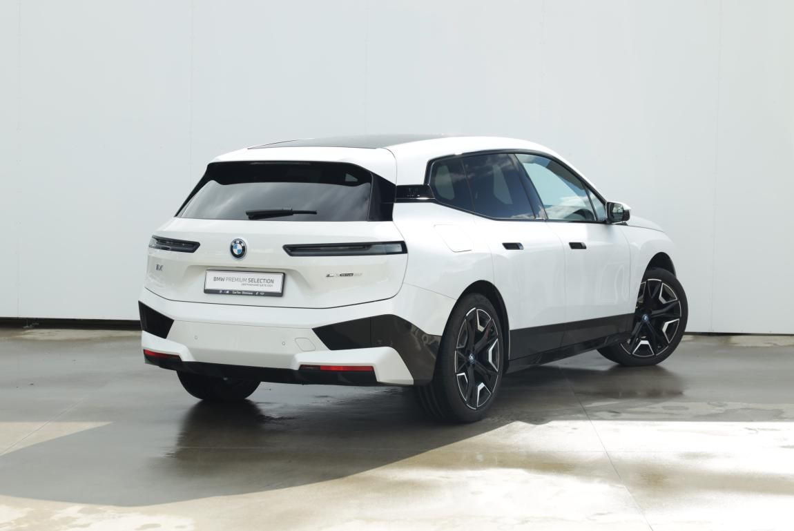 BMW iX, xDrive50 - fotka 5