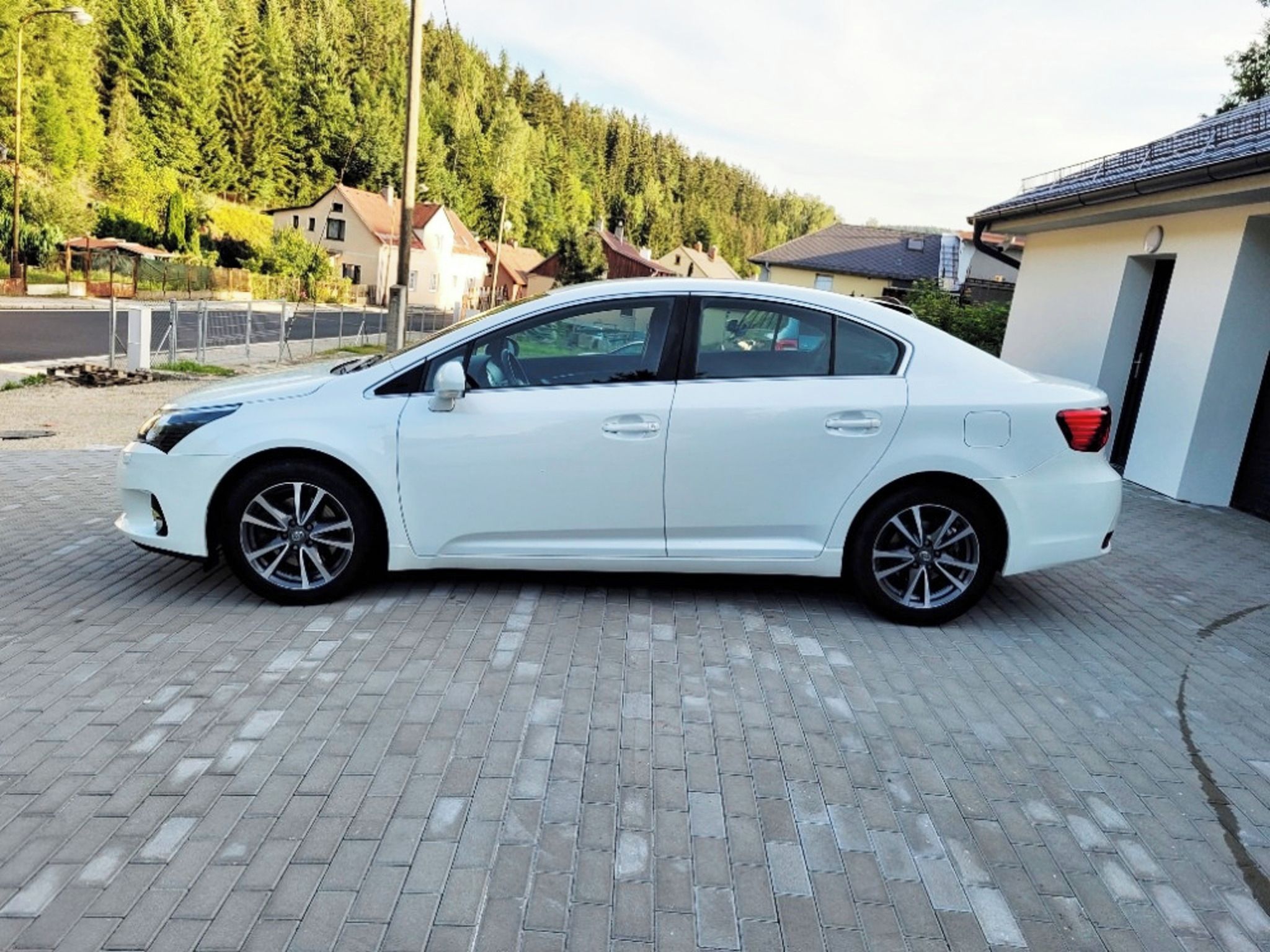 Toyota Avensis, 2.2 D-4D (110 kW), plný servis - fotka 5