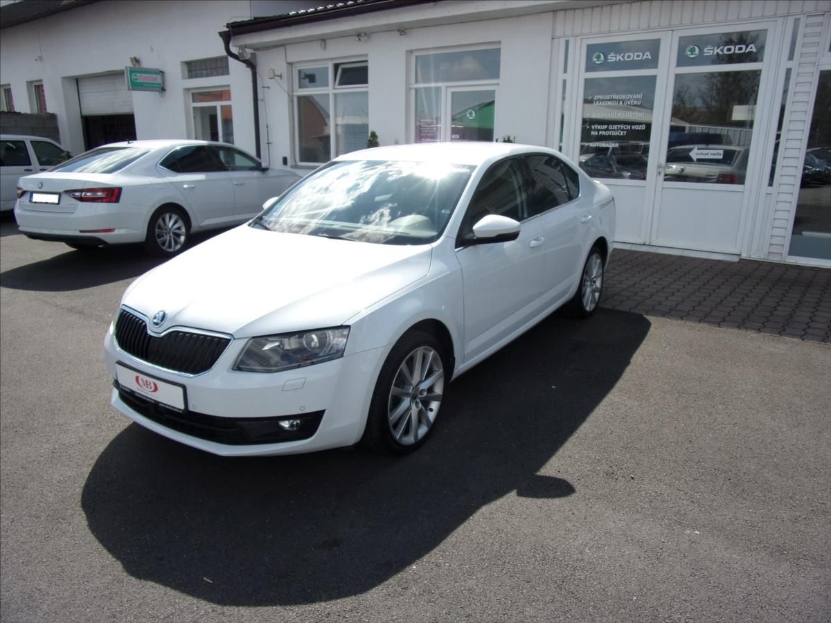 Škoda Octavia, 2,0 TDI DSG Style 4x4 135 kW - fotka 3