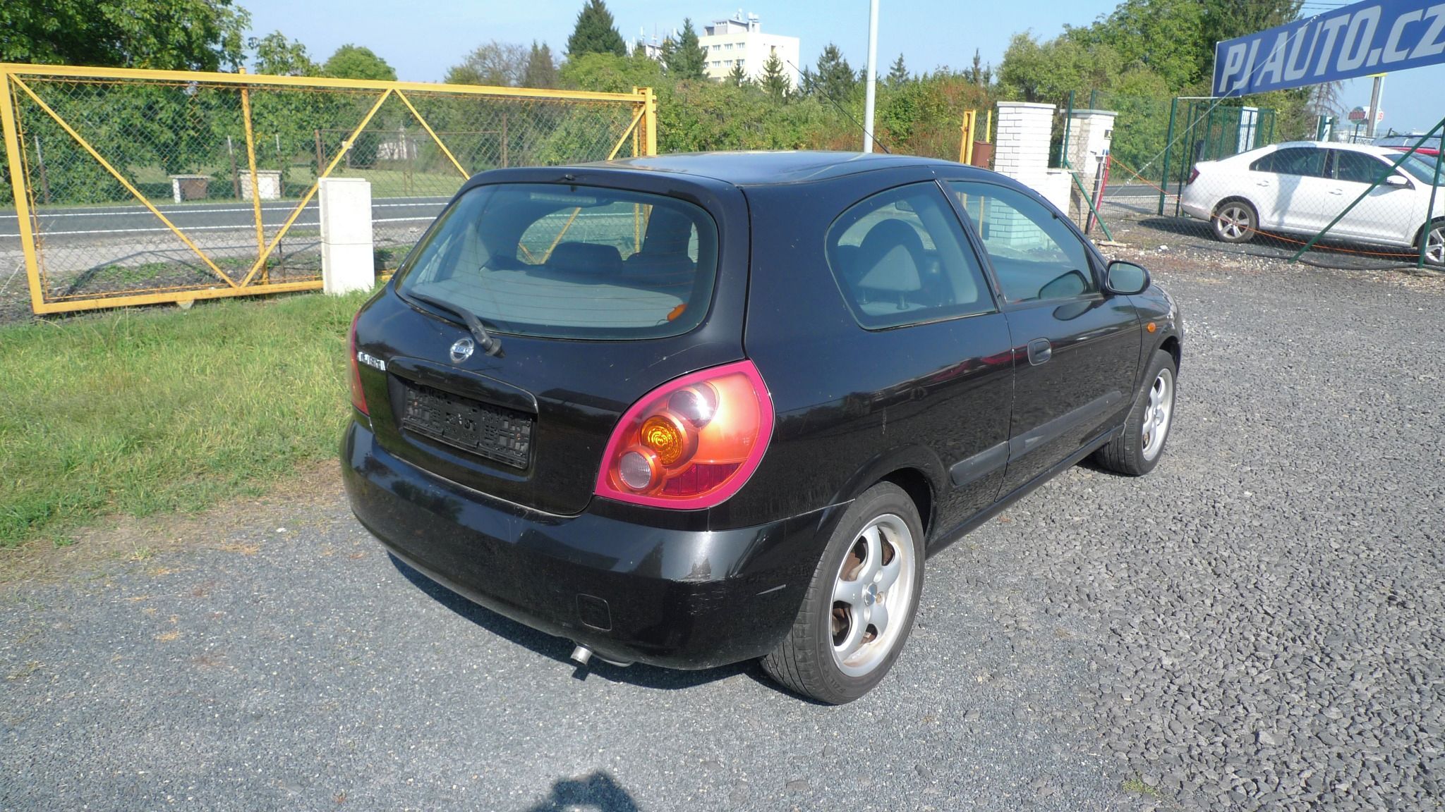 Nissan Almera, 1..5i 16V II 3 DVER ZACHOVALY - fotka 3