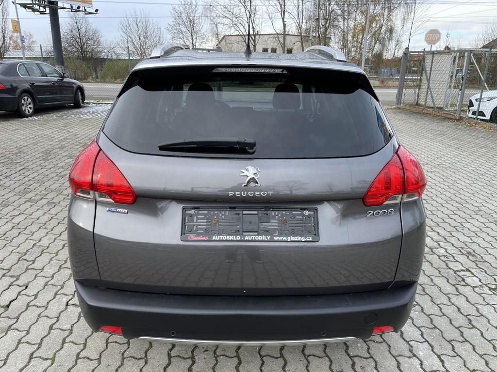 Peugeot 2008, Style 1.2 PureTech serviska - fotka 4