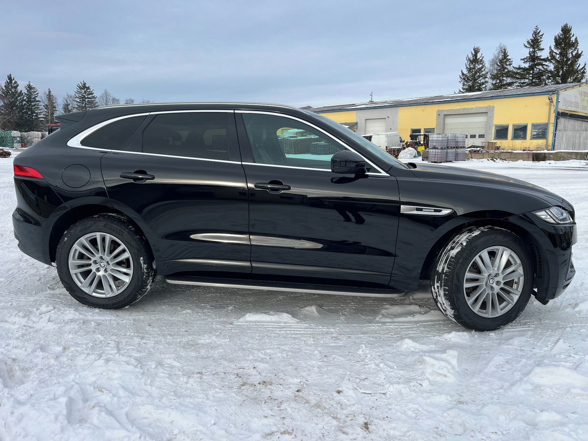 Jaguar F-Pace, 30d R-SPORT 221kW - fotka 4
