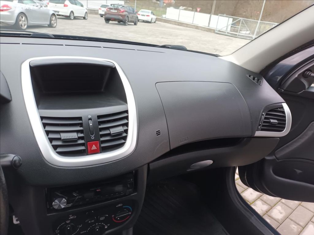 Peugeot 206 1,4 i 55KW,TRENDY,KLIMA | Sauto.cz