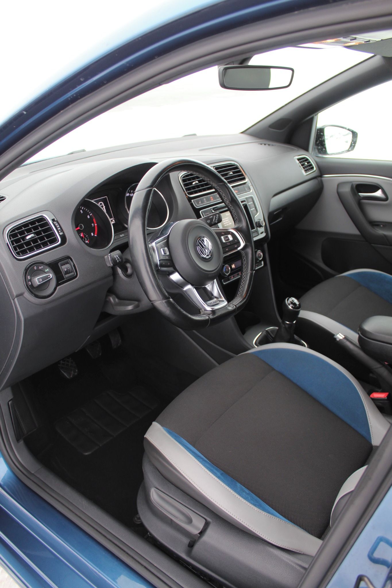 Volkswagen Polo, GT 1.4 TSI 110Kw 95000km - fotka 5