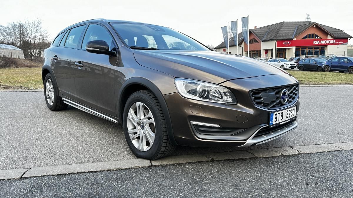 Volvo V60, D4 CROSSCOUNTRY 140KW AUTOMAT - fotka 4