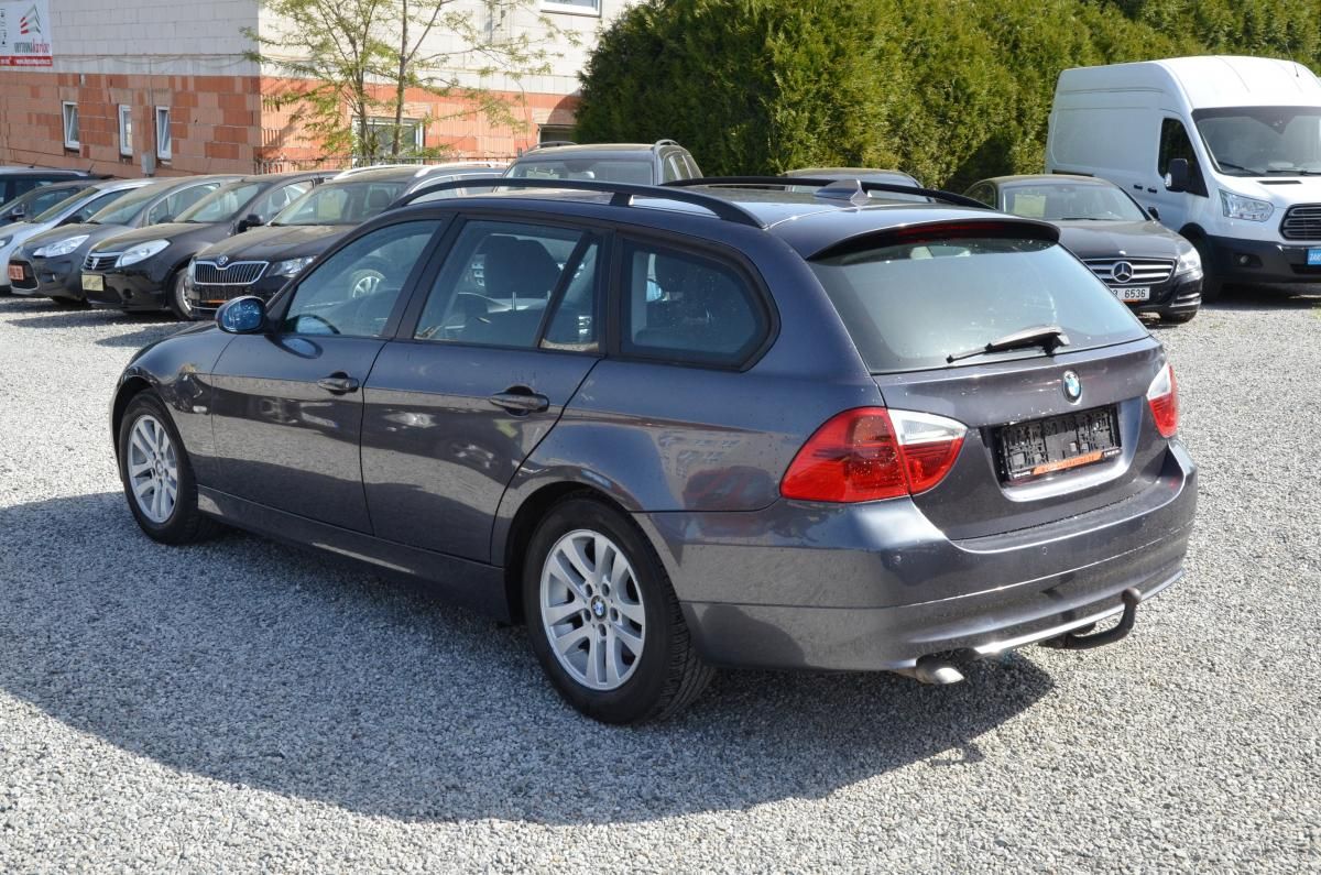 BMW Řada 3, 320d Touring 110kW / TAŽNÉ - fotka 4
