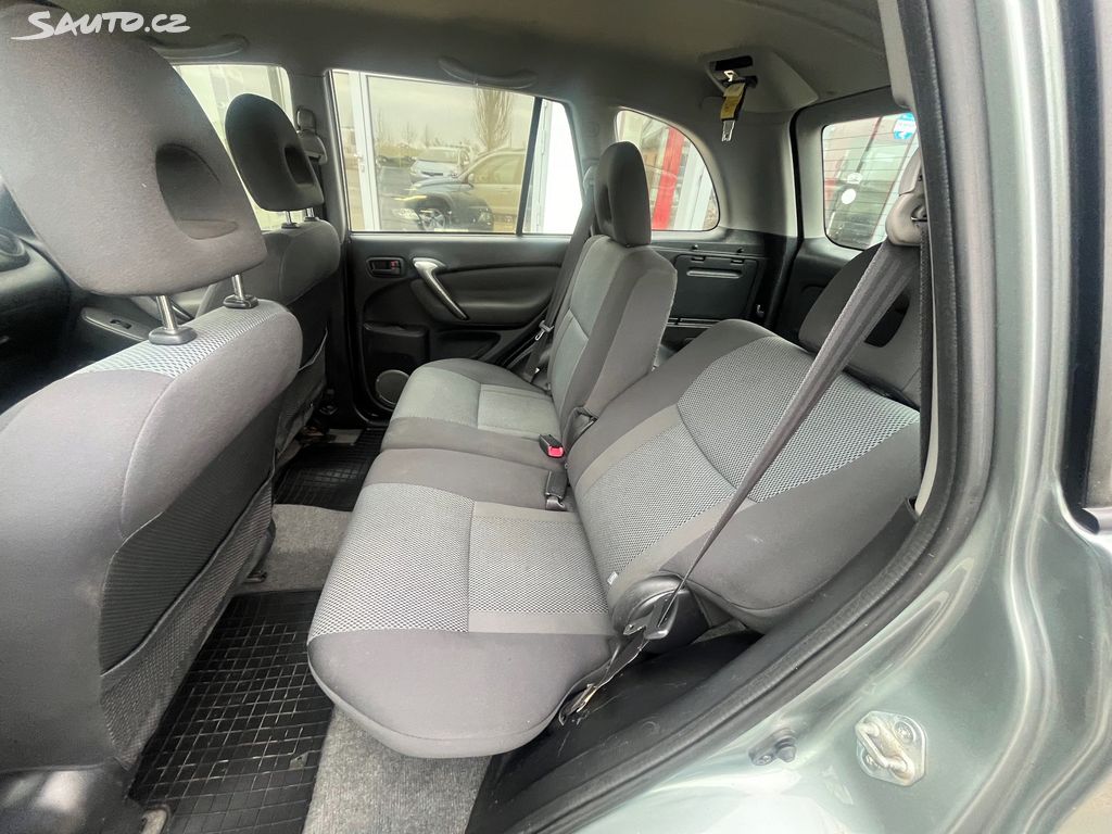 Toyota Rav4, fotka 12