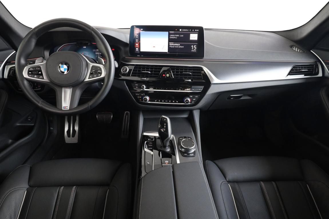 BMW Řada 5, 520d xDrive - fotka 5